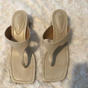 Schutz sandals cream flip flop block heel 90s style